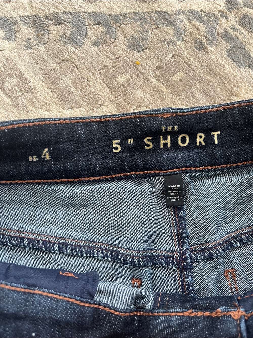 WHITE HOUSE BLACK MARKET Dark Wash Denim 5" Short Women’s Shorts 4 - Picture 2 of 3